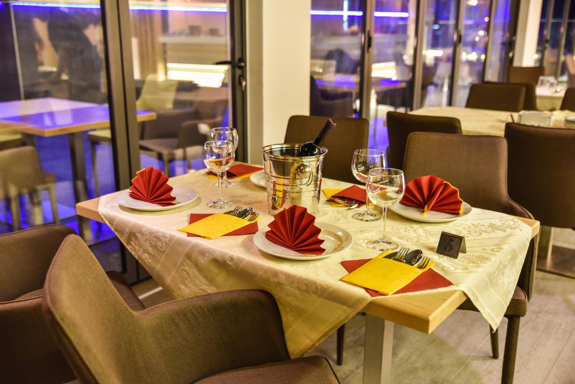 Hotel Evropa Ulcinj Exteriör bild