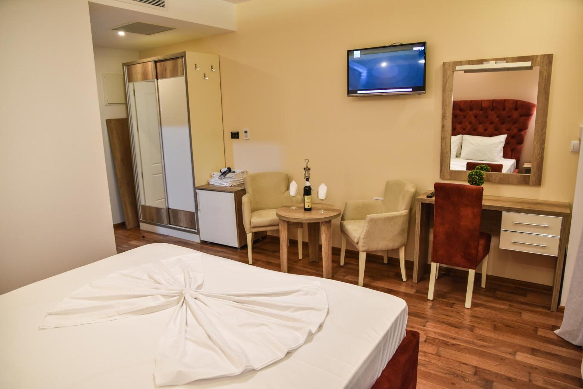 Hotel Evropa Ulcinj Rum bild